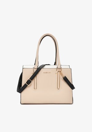 Bolso estructurado beige con doble asa superior, correa de hombro ajustable negra, herrajes dorados y logo estampado en el panel frontal.