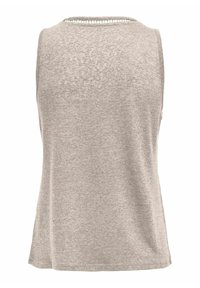 Top sin mangas de color gris claro hecho de una tela suave y texturizada. Presenta un escote redondo y un patrón sutil en la parte posterior. Diseño simple y casual.