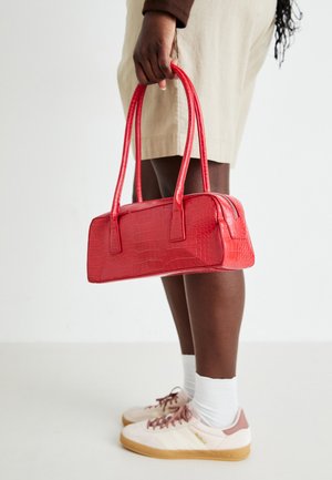 Gina Tricot SHOULDER BAG - Handtasche - red