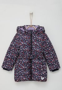 Marineblaues Steppjacke mit pinken und roten Blumenmustern, Reißverschluss, Kapuze und verstellbarem Taillenbund; weiche Innenfutter sichtbar.