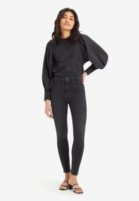 Levi's® 720 HIRISE SUPER SKINNY - Aptempti džinsai - ecru now-0424