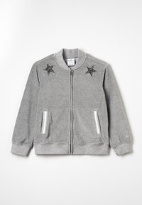 Felpa grigia con zip realizzata in tessuto morbido, con applicazioni a forma di stella sulle spalle e due tasche con zip bianche. Polsini e orlo a costine.