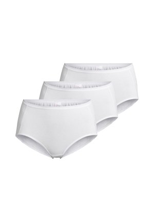 Drei schlichte weiße Damenunterhosen aus Baumwolle, in einer versetzten Reihe auf einem weißen Hintergrund angeordnet.