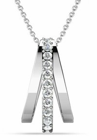 Collana d'argento con un pendente geometrico caratterizzato da due forme triangolari e una fila di rhinestones rotondi e trasparenti lungo il centro.