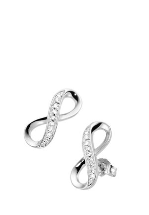 Silberne Ohrringe in Unendlichkeit-Form mit einer Reihe klarer Kristalle entlang der Mitte, glatte Oberflächenbeschaffenheit und Steckerbefestigung.