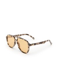 Brązowe okulary przeciwsłoneczne w stylu tortoiseshell z okrągłymi soczewkami i cienkimi ramionkami. Soczewki w odcieniu bursztynowym. Posiadają złote akcenty na oprawkach.