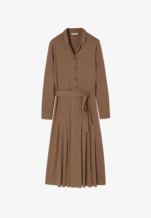 Ruda ilga rankovė suknelė iš lengvo audinio, su apykakle, sagomis ir diržu juosmenyje. Suknelė turi pintines briaunas, suteikiančias papildomo apimties.