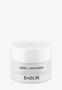 El tarro de crema hidratante y lipídica tiene una base de vidrio transparente y una tapa blanca suave, con texto minimalista en negro; tiene forma redonda con un acabado pulido.