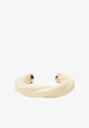 Kremowa, skręcana bransoletka wykonana z błyszczącego materiału, z dwoma metalicznymi, złotymi akcentami na każdym końcu.