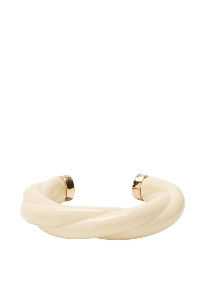 Kremowa, skręcana bransoletka wykonana z błyszczącego materiału, z dwoma metalicznymi, złotymi akcentami na każdym końcu.