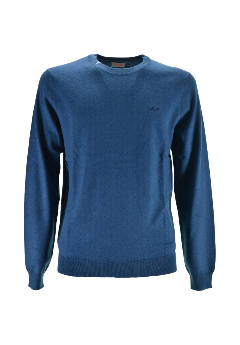 Maglione blu a maniche lunghe con collo rotondo, con polsini e orlo a costine, che presenta un piccolo logo nero sulla parte superiore del petto sinistro.