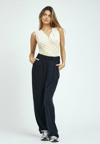 mbyM LAI-M - Top - créme brulée