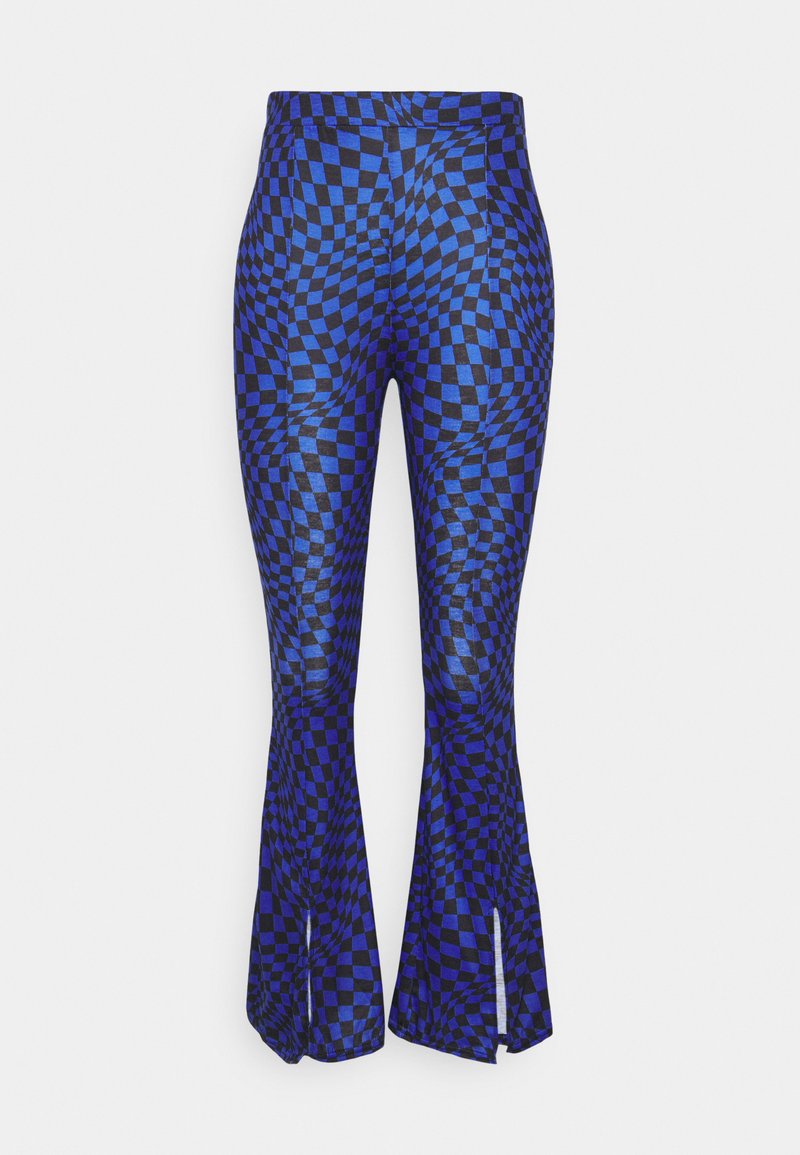 Calças largas em azul e preto com um padrão checker e ondulado, apresentando fendas laterais e uma textura suave. Projetadas para uma silhueta ajustada.