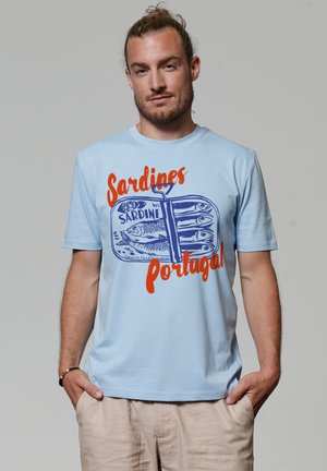SARDINES PORTUGAL - Print T-shirt - blue soul