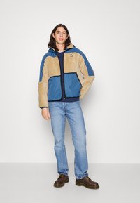 Puma HOODED JACKET - Viegla jaka - light sand