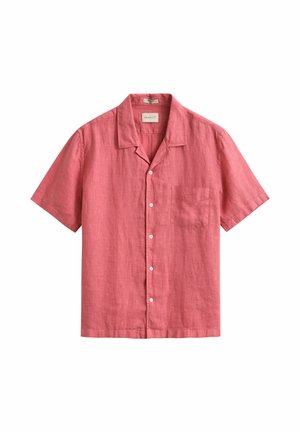 Camicia di lino color corallo a maniche corte con bottoni, taschino sul lato sinistro del petto e colletto aperto.