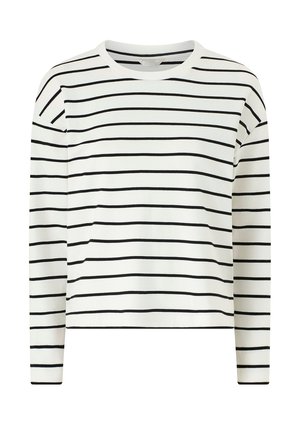 Witte longsleeve met zwarte horizontale strepen en een ronde hals, weergegeven op een eenvoudige achtergrond.