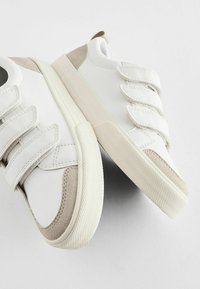 Next FASTENING FIT - Skor med kardborreknäppning - white