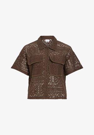 Bruin gehaakt shirt met korte mouwen en bloemenpatroon, knoopsluiting aan de voorkant, kraag en twee borstzakken met klep.