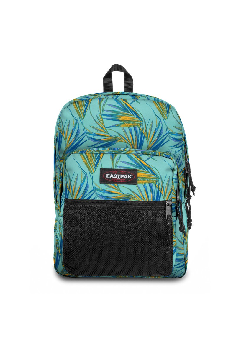 Mochila con base turquesa y patrón de hojas en verde y amarillo. Cuenta con un bolsillo frontal negro y doble cremallera. Material de tela.
