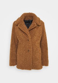 Brun teddyjacka i fleece med spetsig krage, enkel knappstängning och en texturerad, fluffig utsida. Klädd insida i svart.