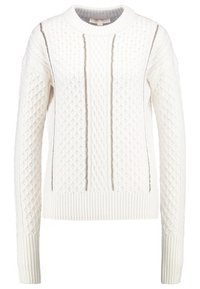 Weißer Strickpullover mit strukturiertem Muster, der Kabeldetails, gerippte Bündchen und Saum aufweist. Enthält subtile kontrastierende Fäden.