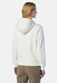 Weißer Kapuzenpullover aus weichem Material, mit gerippten Bündchen und Saum. Die Rückansicht zeigt klare Linien und eine lässige Passform, geeignet für Freizeitkleidung.