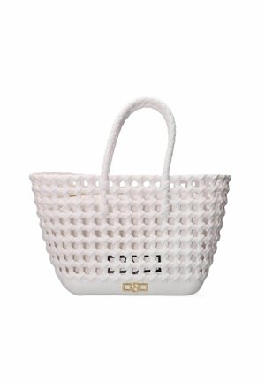 Borsa a cestino intrecciata bianca con due manici e dettaglio di fibbia dorata al centro in basso.