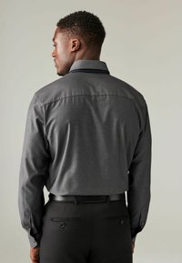 Next TEXTURED TRIMMED REGULAR FIT SINGLE CUFF - Camisa - grey double collar