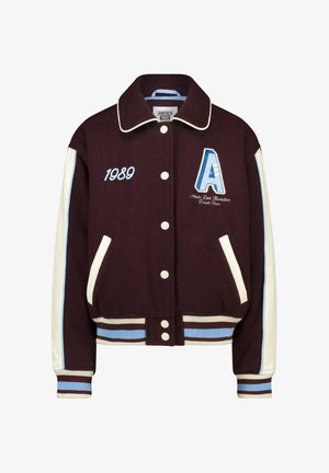 Chaqueta de varsity color burdeos con mangas blancas, puños y dobladillo acanalados. Presenta un logo bordado de la letra "A", el año "1989" y acentos a rayas en color azul claro.