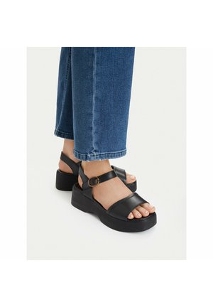 Lasocki, LASOCKI WOMEN'S SANDALS BLACK - Sandali con plateau - black