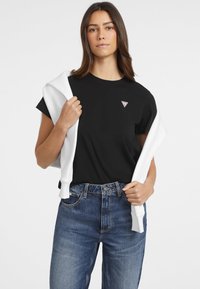 Guess Jeans - CON LOGO TRIANGOLO  - T-shirt basic - nero Immagine in miniatura 1
