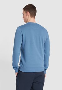 Farah TIM SLIM FIT CREW NECK - Sweatshirt - sheaf blue