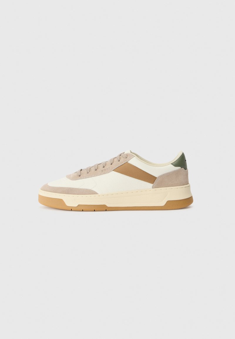 Adidași în nuanțe de bej, crem și verde măsliniu, realizati din materiale de piele nobila și suede, cu vârf rotund, design minimalist și talpă din cauciuc.