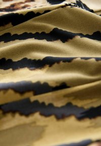 Next REGULAR FIT - LONG SLEEVE CUFF - Päevakleit - brown spliced animal print