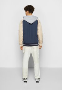 Primitive TWO VARSITY JACKET - Blusão aviador - navy