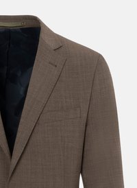 Bruine op maat gemaakte blazer met een gestructureerde afwerking, enkele borstzak en een donker patroonvoering, met notch-lapels en een slank figuur.