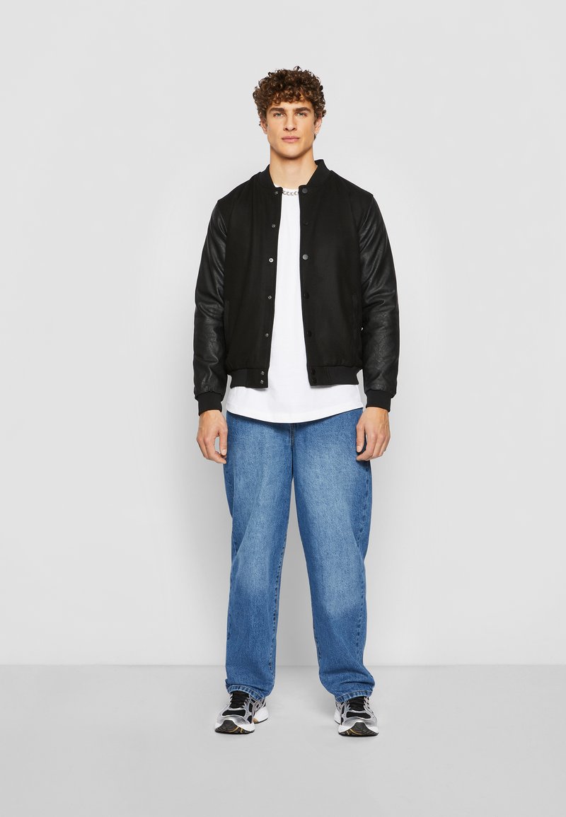 Urban Classics - Giacca Sportiva Uomo College Style, Regular Fit, In Poliestere, Perfetta Per Campus E Tempo Libero