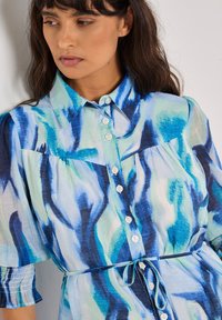 Apricot PAINTERLY SWIRLS  - Abito a camicia - blue