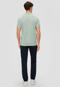 s.Oliver BLACK LABEL MIT CREW NECK - Jednoduché tričko - salbeigrün