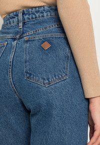 Abrand Jeans HIGH STRAIGHT SOPHIA ORGANIC - Calças de ganga de perna direita - sophia organic