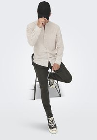 Only & Sons ONSMARK SLIM HERRINGBONE PANT - Broek - slate black