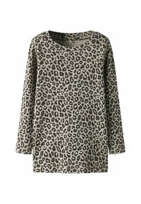 Langsleeve top van zacht, lichtgewicht materiaal met een groen-grijze basis en een donkerbruine panterprint, met een ronde hals.