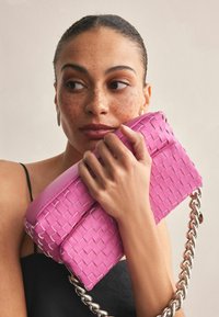 Next REGULAR FIT - Delninukė - hot pink