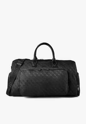 Sac polochon noir de créateur avec motif de logo texturé, double poignées supérieures, poche avant zippée et bandoulière ajustable.