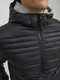 Jack & Jones JJEHERO PUFFER HOOD - Zimní bunda - black