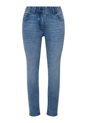 Niebieskie obcisłe jeansy z denimu z przednimi kieszeniami, zapięciem na guzik i widocznymi detalami szwów, pokazane na białym tle.