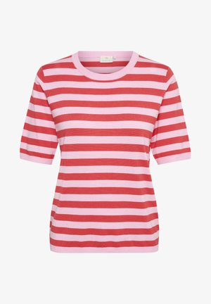 Haut en tricot à rayures à manches courtes avec des rayures alternées rouges et rose clair, doté d'un col rond et d'une texture douce.
