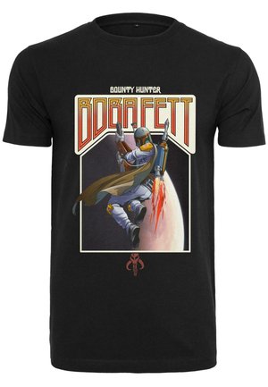 Svart t-skjorte med et grafisk motiv av en dusørjeger i et romtema. Teksten sier "Bounty Hunter Boba Fett" med fargerike detaljer.