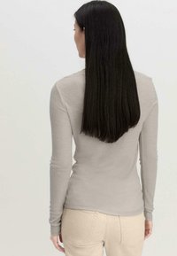 hessnatur MERINO - Langarmshirt - düne